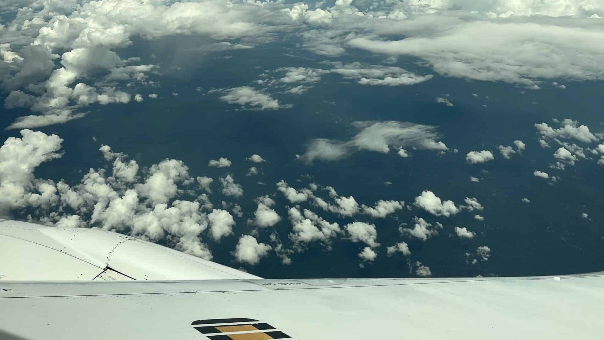 飛行機から見た外の風景