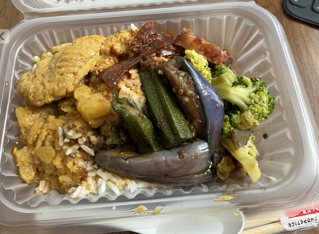 中華料理のお店のテイクアウト写真。