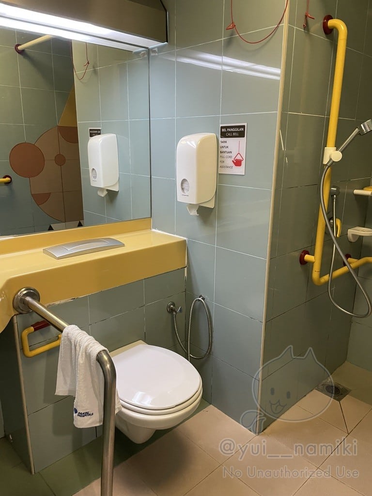 相部屋の写真、シャワーと水道